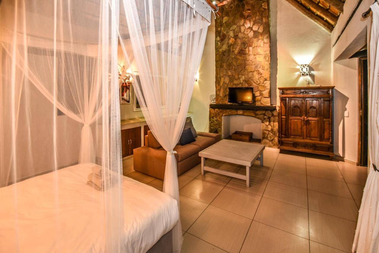 Leopard'S Lair Bush Lodge Hoedspruit Exterior foto