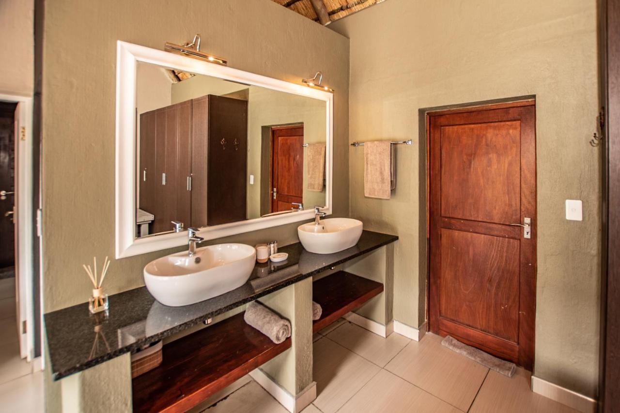 Leopard'S Lair Bush Lodge Hoedspruit Exterior foto