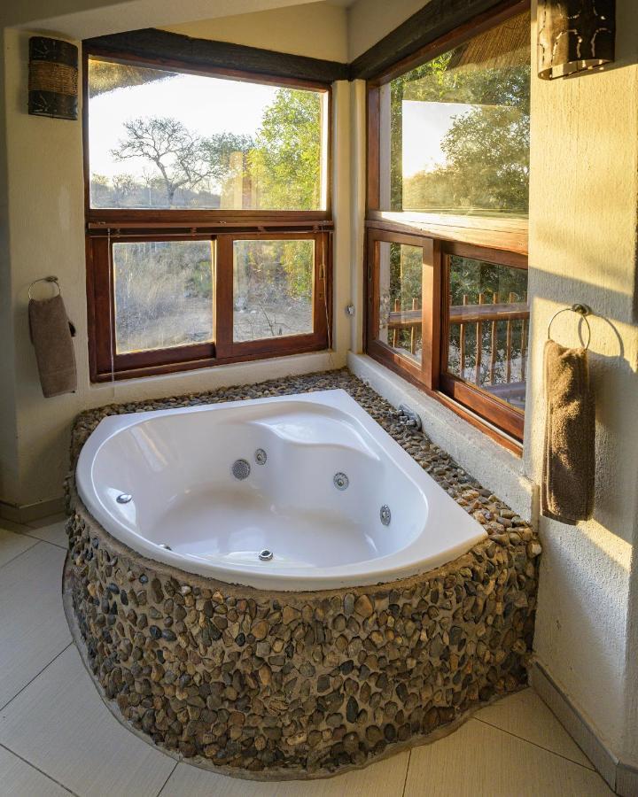 Leopard'S Lair Bush Lodge Hoedspruit Exterior foto